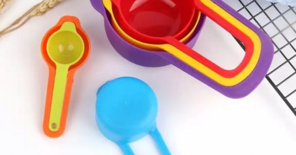  12-pieceMeasuring Cups and Spoons Set, Plastic Measuring Cups Measuring  Spoons Stackable for Measuring Dry and Liquid Ingredients Great for Baking  and Cooking (Random Color): Home & Kitchen