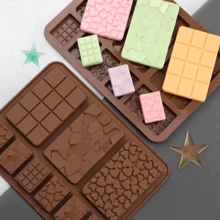 https://www.bakeshake.co.in/image/cache/catalog/products/Assorted%20Bar%209%20Cavity%20Silicone%20Chocolate%20Mould%201-750x750.jpg
