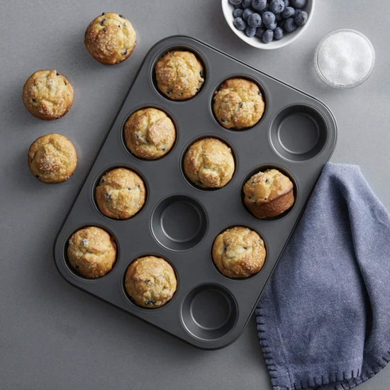 https://www.bakeshake.co.in/image/cache/catalog/products/Non%20Stick%2012%20cavity%20muffin%20mould%201-550x550.jpg