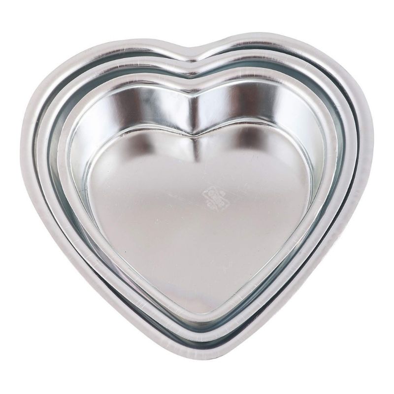 Review of Tasty-Fill Heart Cake Pan Set - YouTube
