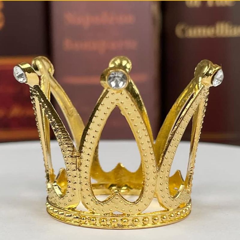 Coolest Homemade Crown Cake Ideas