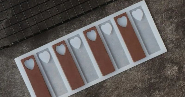 Silicone Chocolate Garnishing Mould - Strip Bar With Heart